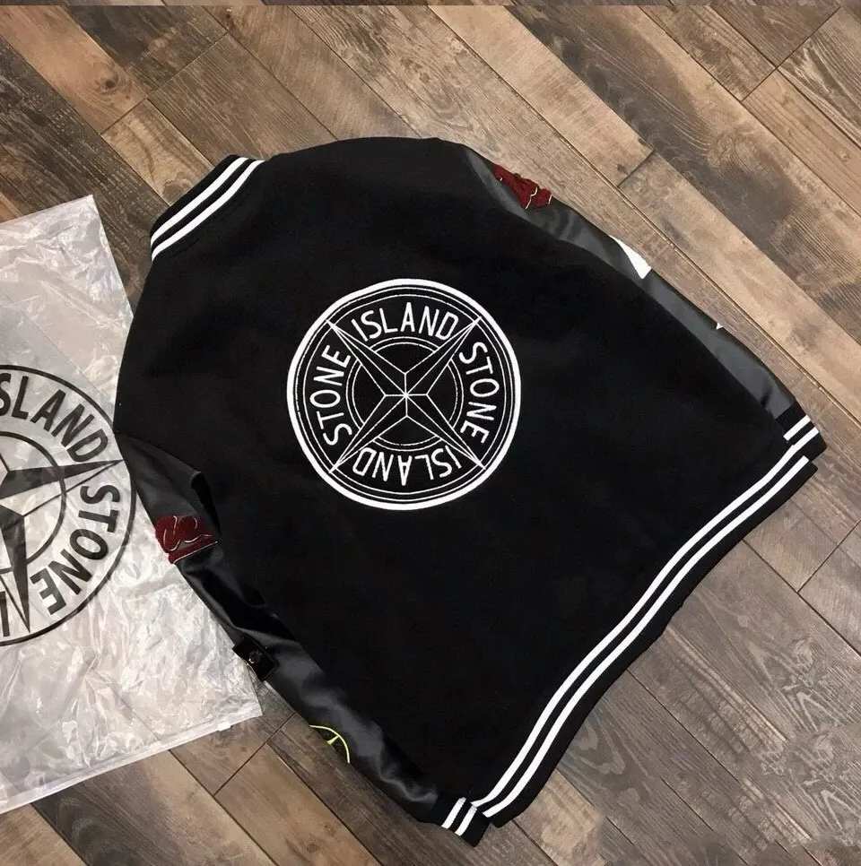 P230 Stone Island spliced PU leather and cotton baseball jacket (couples style three-color hair) Sheep long velvet body spliced PU leather sleeves, custom full towel embroidered logo on the chest and back. Three threads on the cuffs, hem and neck 1:1 custom dyeing No change in shape Original buttons restored 1:1 Loose and versatile Unique design must-have items for fashionistas Double hang tags Double wash Original armbands Couple style three-color hair: black, green, blue Style number: A01# Size: M-2XL